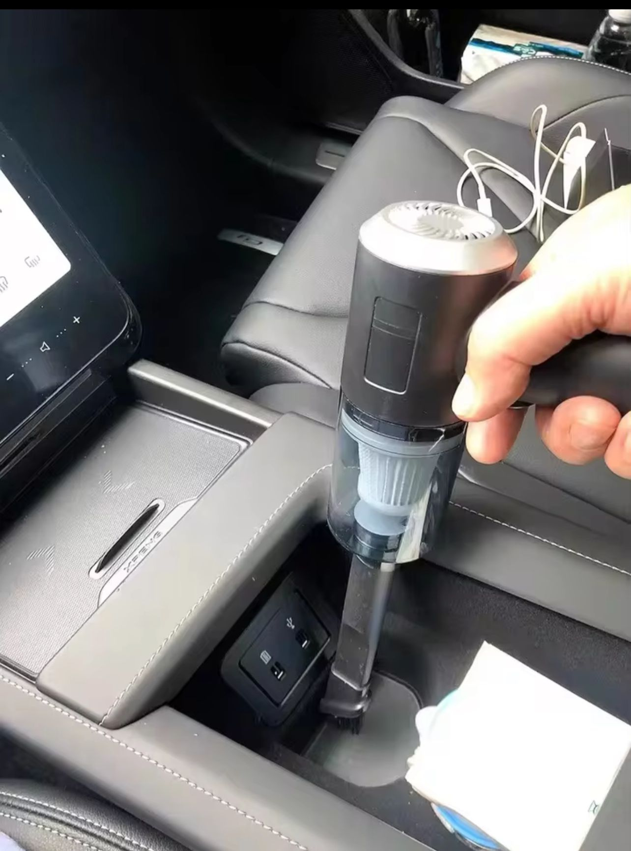 Mini Cordless Vacuum Cleaner - Compact & Powerful Cleaning Tool